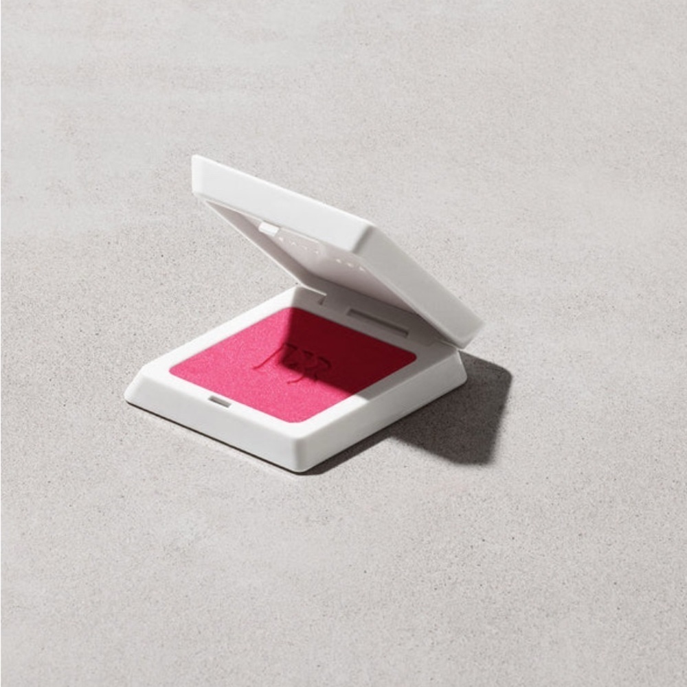 Fenty Beauty Cheeks Suede Powder Blush – Bubble Bands (Shimmering Hot Pink)